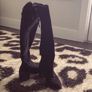 Snug Suede Knee-High Boots 👢